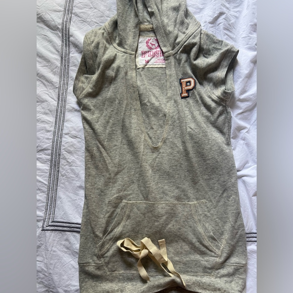 Victoria’s Secret PINK Gray Hoodie short sleeve top size medium